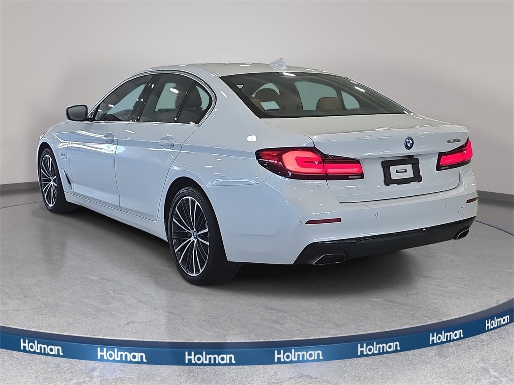 Used 2023 BMW 530e w/ Premium Package image 8