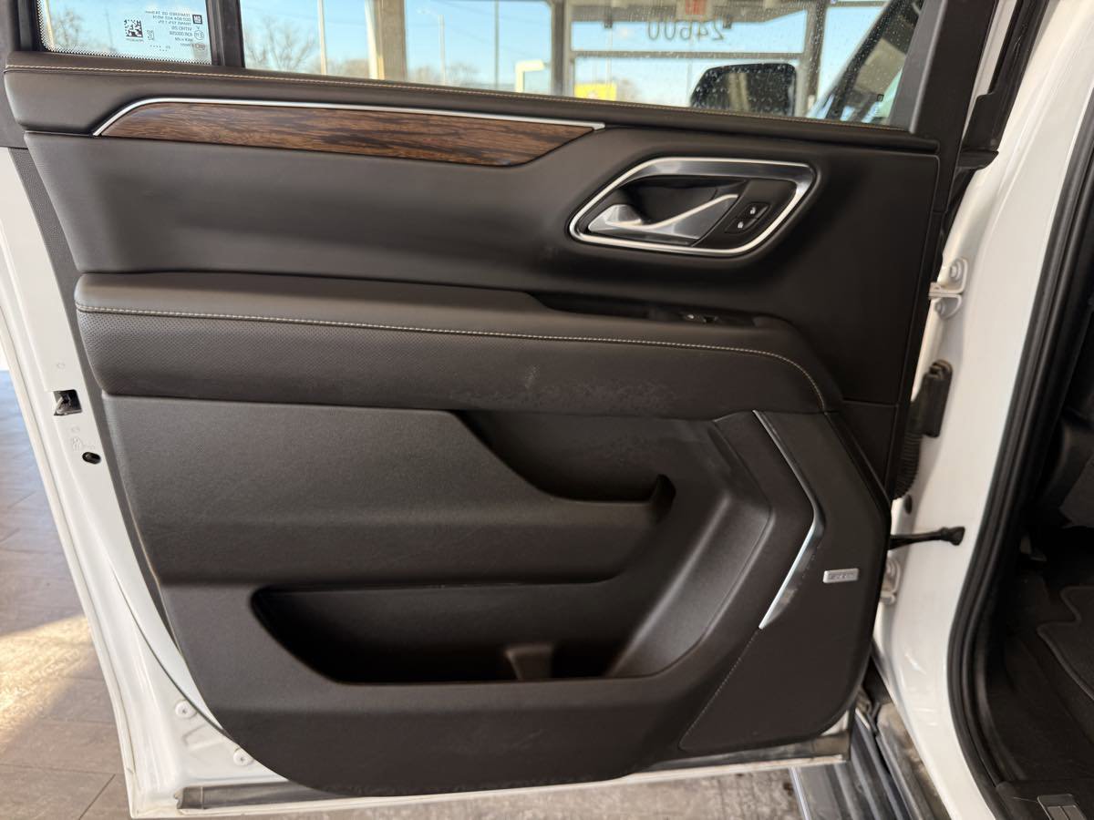 Used 2023 Chevrolet Suburban Premier image 30