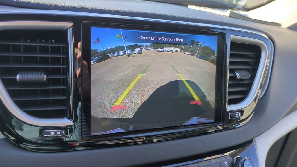 Used 2024 Chrysler Pacifica Touring-L image 22