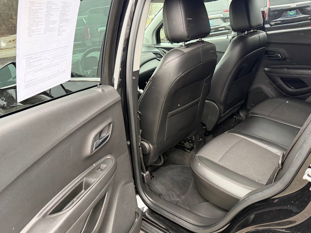 Used 2019 Chevrolet Trax LT w/ LT Convenience Package image 13