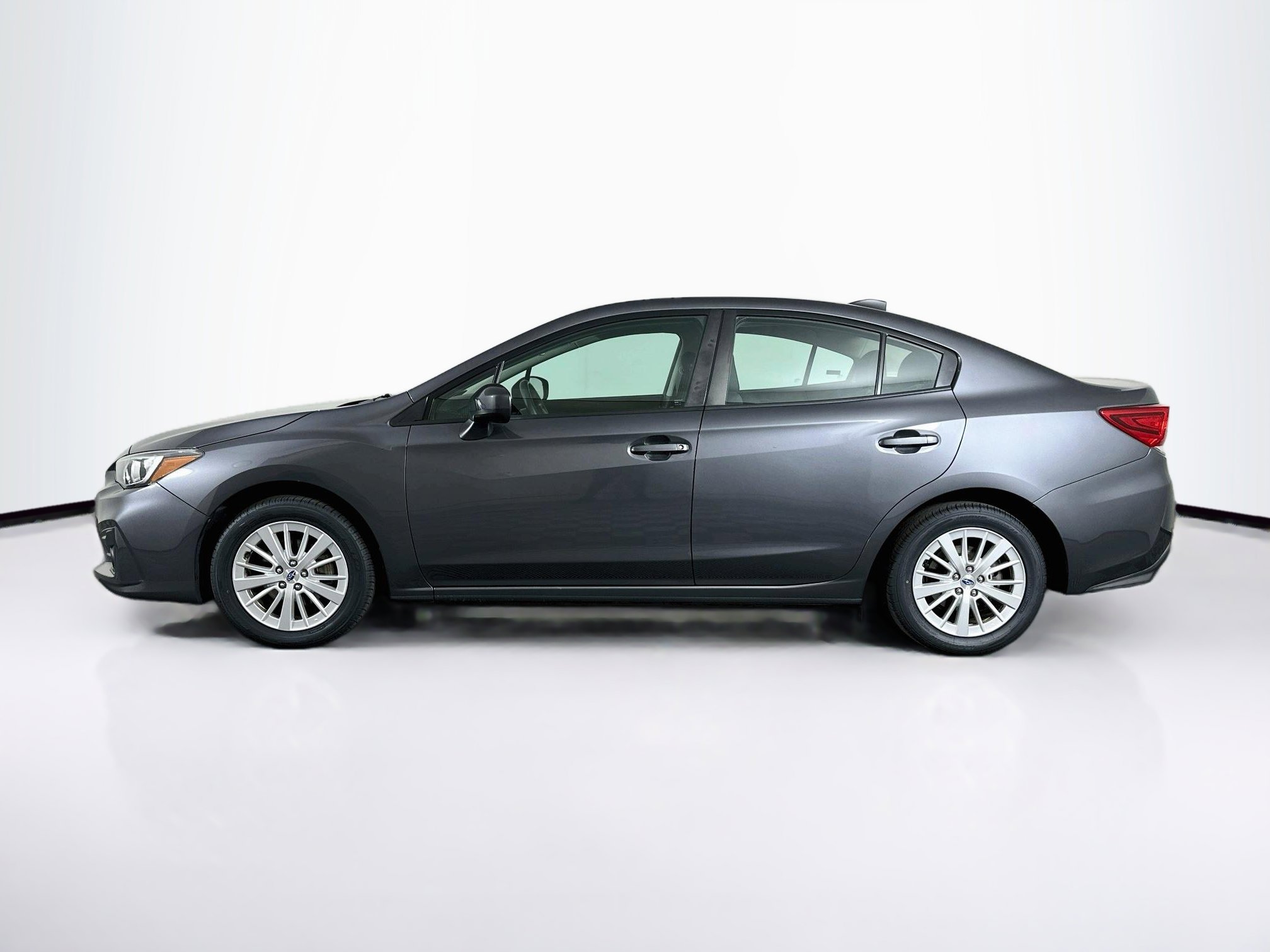 Used 2018 Subaru Impreza 2.0i Premium w/ Popular Package #1 AWD/4WD image 4