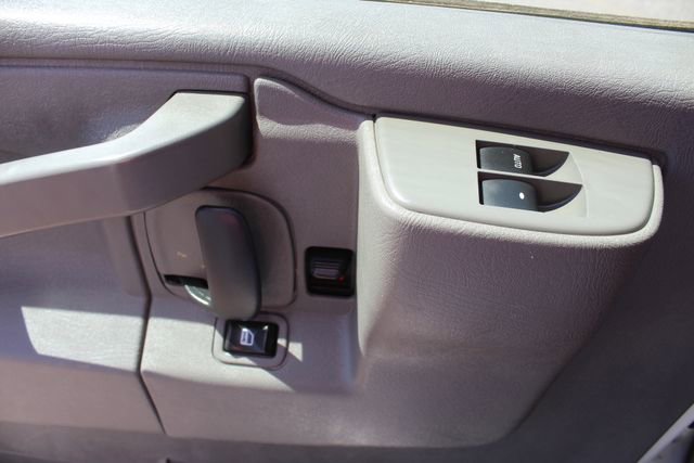 Used 2017 Chevrolet Express 3500 image 25