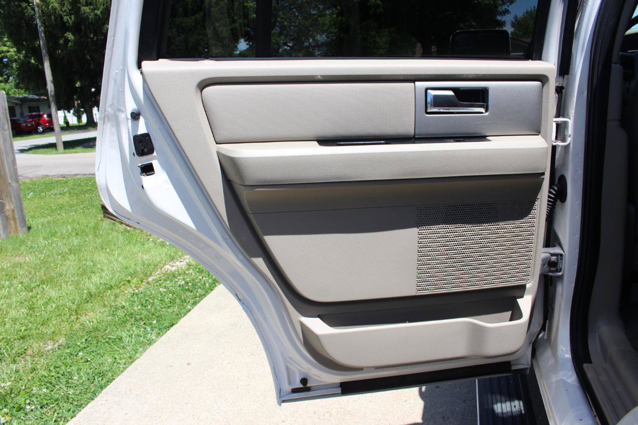 Used 2014 Ford Expedition Limited w/ Equipment Group 301A AWD/4WD image 30