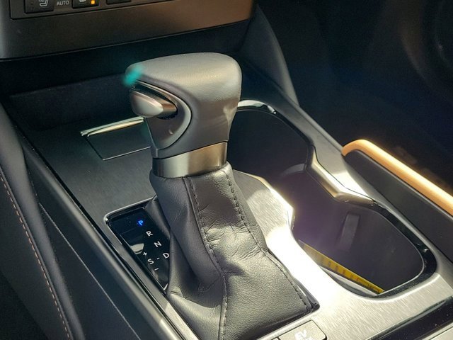 Used 2024 Lexus ES 300h Ultra Luxury w/ Accessory Package (Z2) image 25