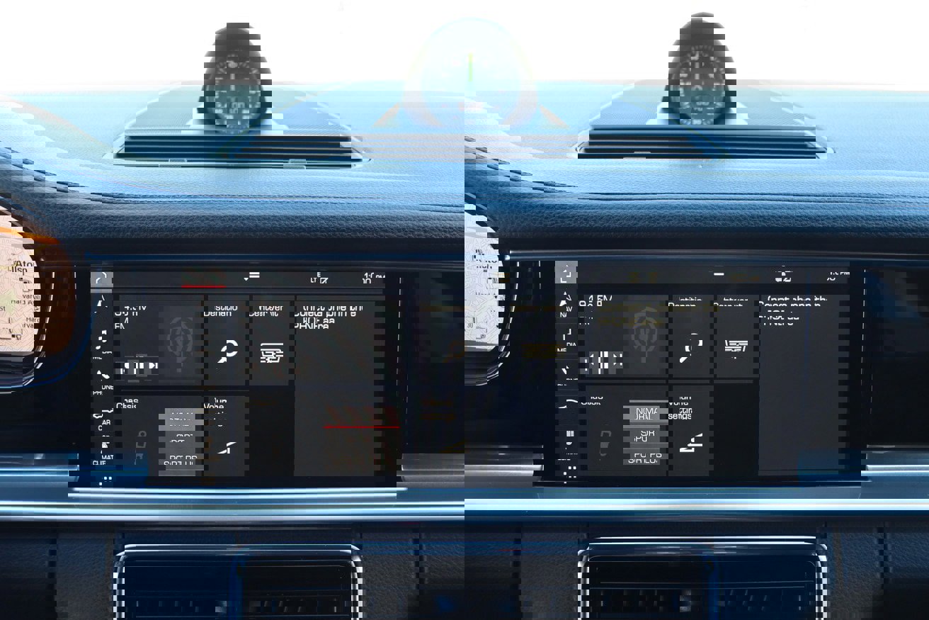 Used 2018 Porsche Panamera 4 w/ Premium Package Plus image 32