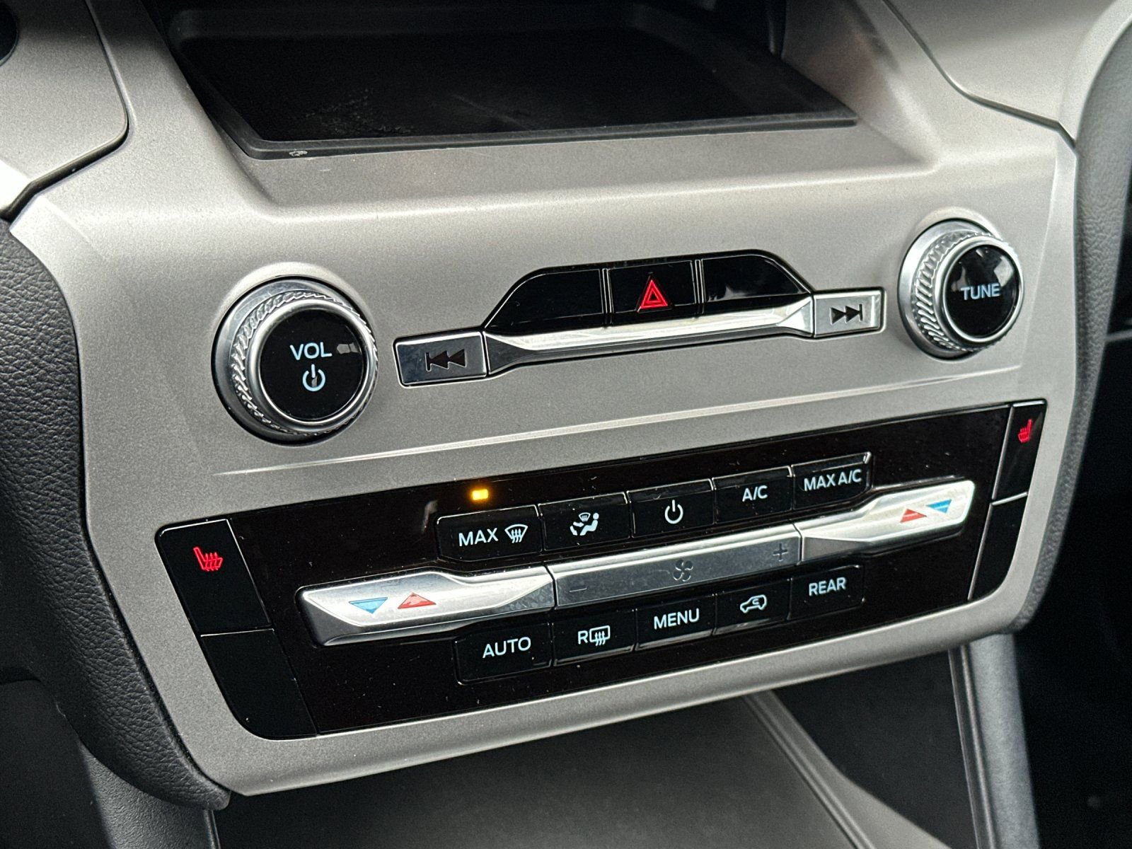 Used 2022 Ford Explorer XLT image 21