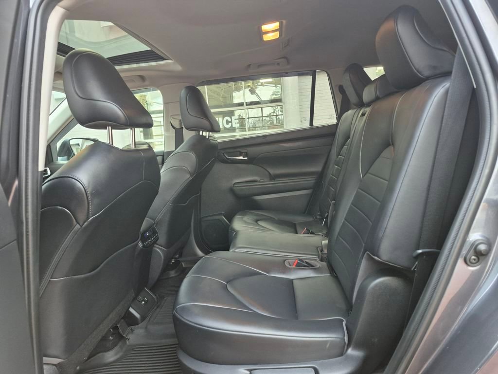 Used 2020 Toyota Highlander XLE image 13