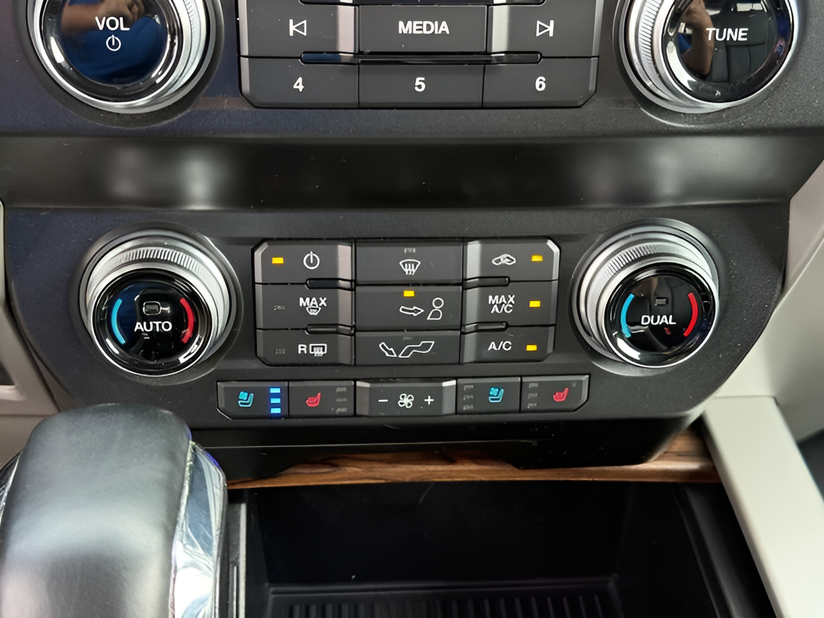 Used 2020 Ford F150 Lariat w/ Equipment Group 502A Luxury AWD/4WD image 23