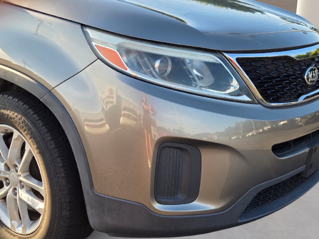 Used 2015 Kia Sorento LX FWD image 2