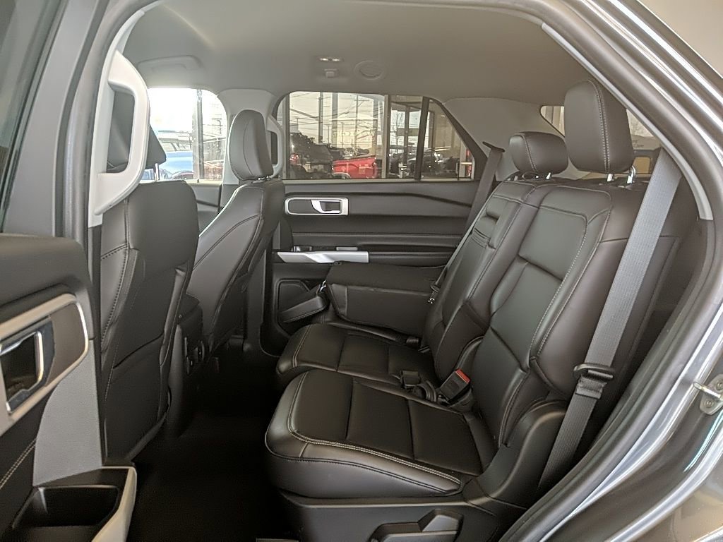 Used 2022 Ford Explorer XLT w/ Equipment Group 202A image 14