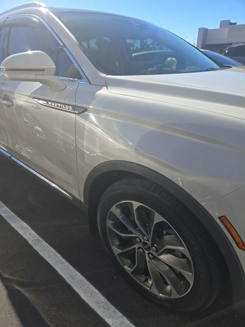 Used 2022 Lincoln Nautilus Reserve w/ Equipment Group 201A image 3