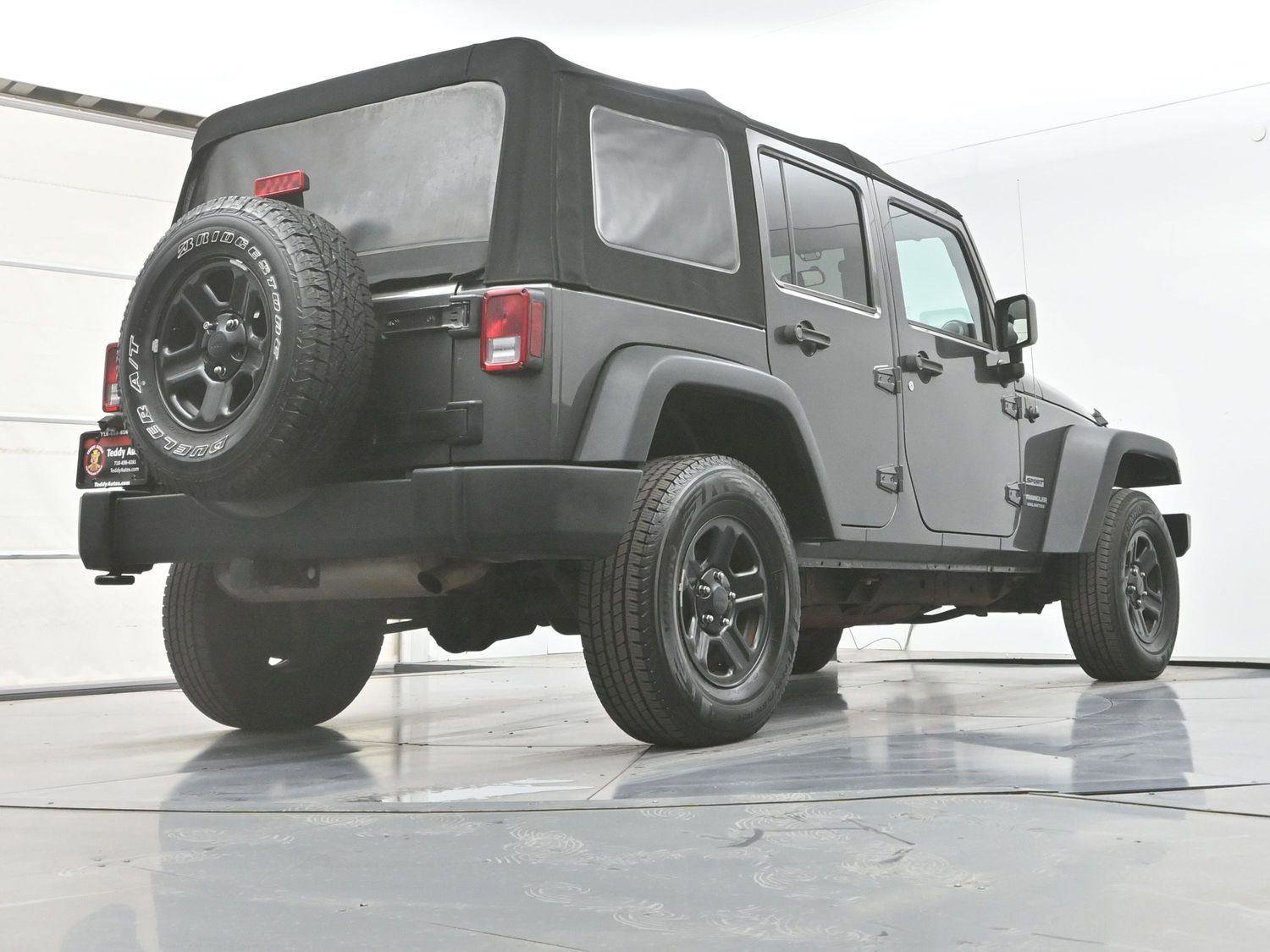 Used 2017 Jeep Wrangler Unlimited Sport w/ Connectivity Group AWD/4WD image 28