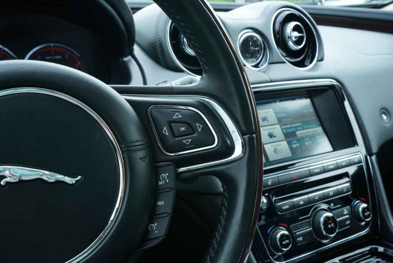 Used 2015 Jaguar XJ L Portfolio AWD/4WD image 27