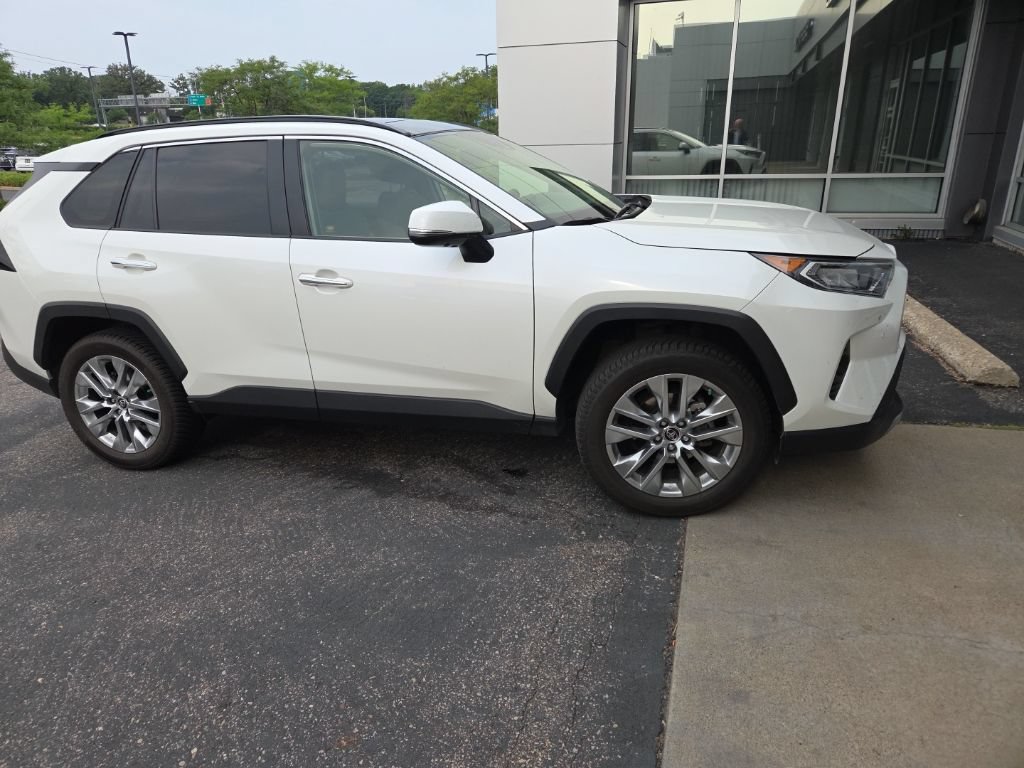 Used 2019 Toyota RAV4 Limited w/ Advanced Technology Package AWD/4WD image 24