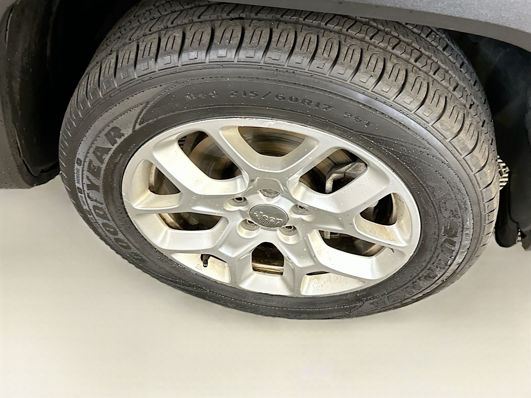 Used 2015 Jeep Renegade Latitude FWD image 11