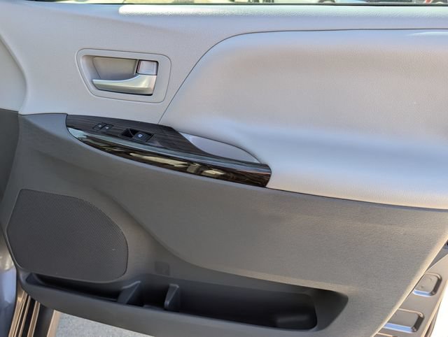 Used 2019 Toyota Sienna XLE w/ XLE Navigation Package FWD image 37