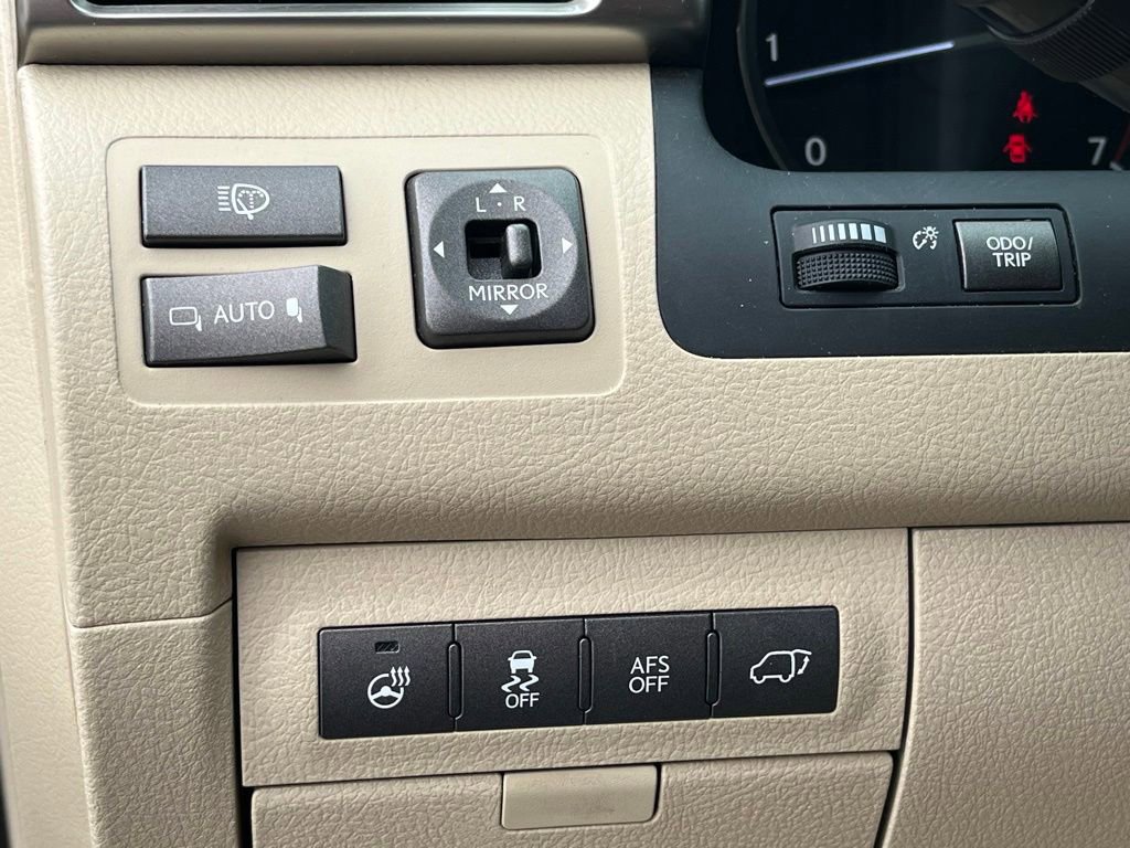 Used 2013 Lexus LX 570 4WD w/ Luxury Pkg image 35