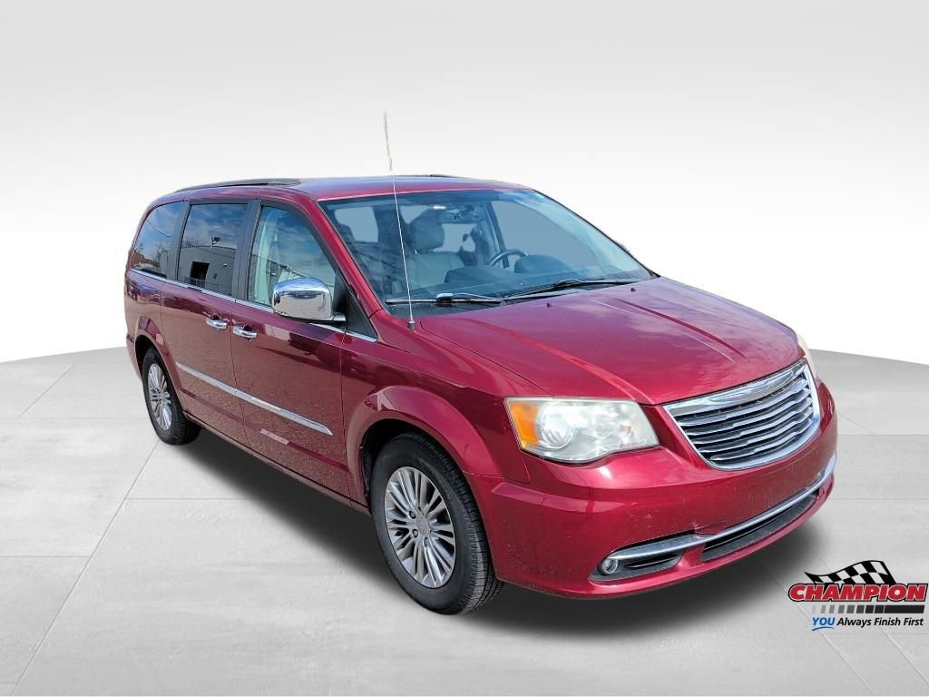 Used 2013 Chrysler Town & Country Touring-L w/ Entertainment Group #2 FWD image 8