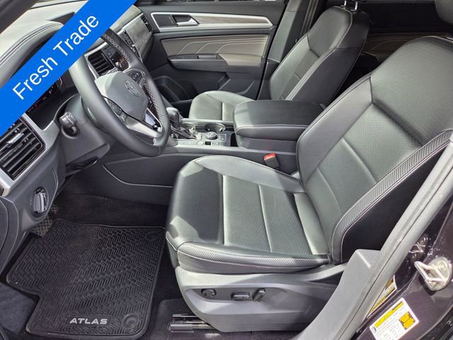 Certified 2022 Volkswagen Atlas Cross Sport SE w/ Panoramic Sunroof Package AWD/4WD image 11