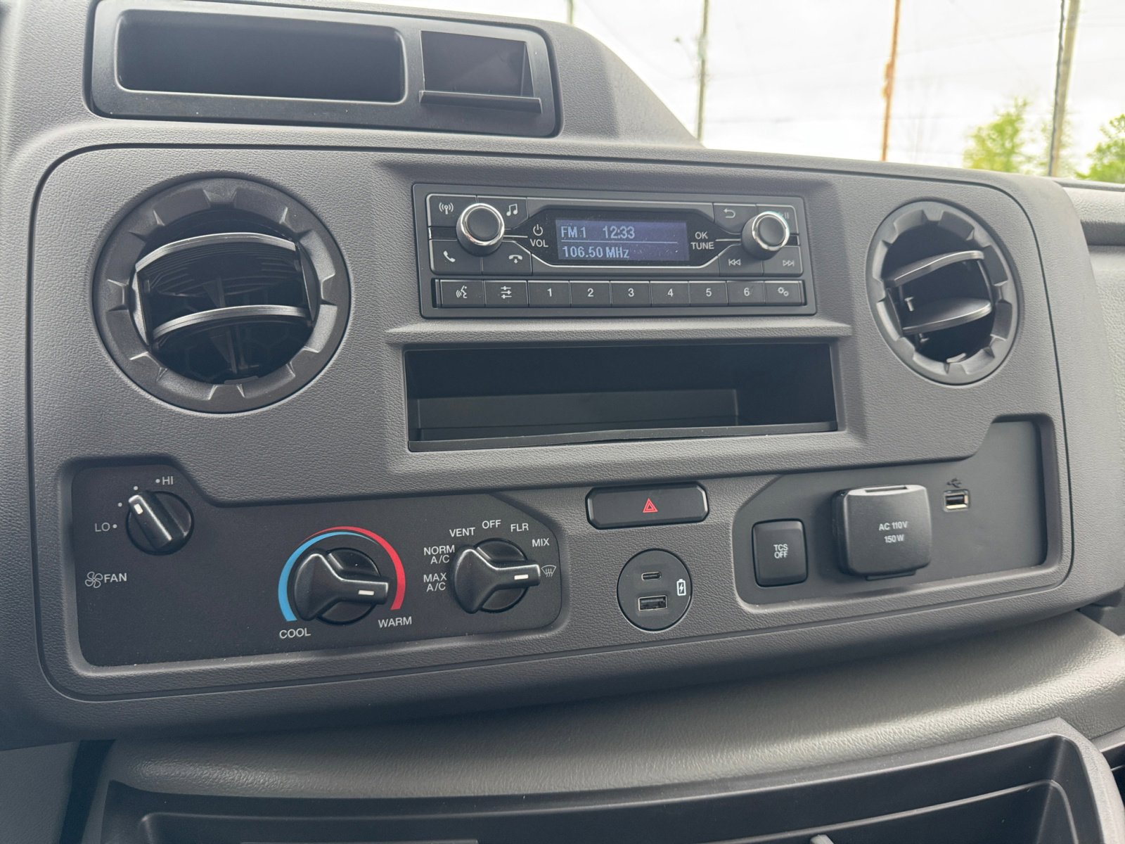 New 2025 Ford E-450 and Econoline 450 Super Duty w/ Power Equipment Group image 27