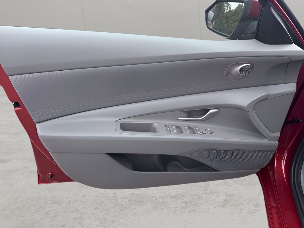 Used 2025 Hyundai Elantra SE FWD image 28