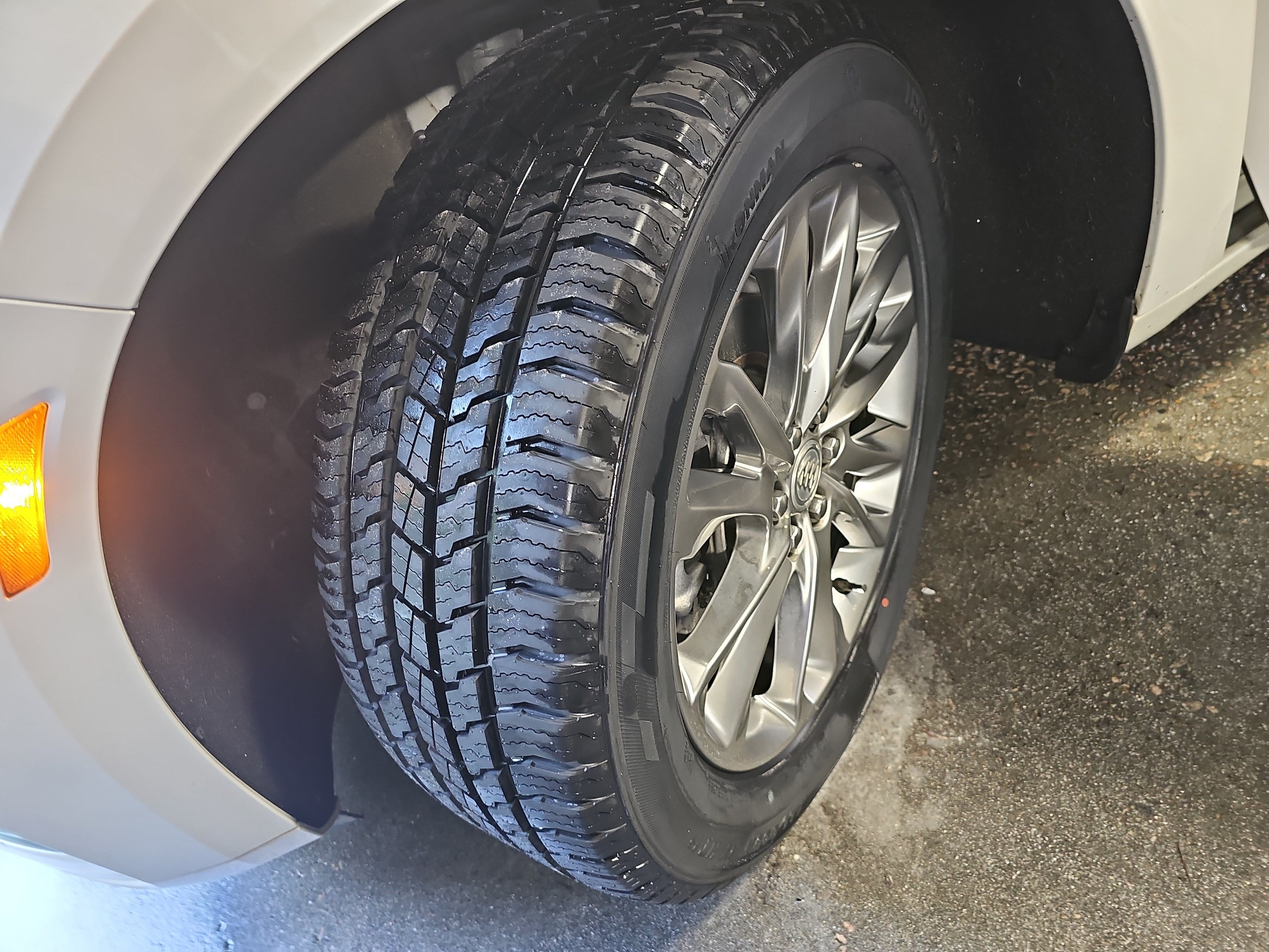Used 2022 Buick Enclave Avenir w/ Avenir Technology Package FWD image 35