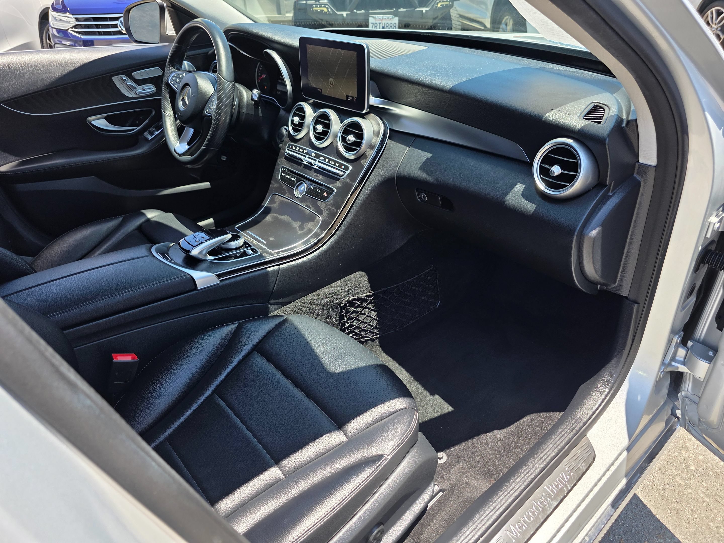 Used 2016 Mercedes-Benz C 350e Sedan w/ Multimedia Package image 8