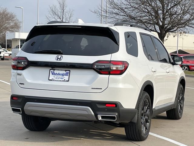New 2025 Honda Pilot Touring image 4