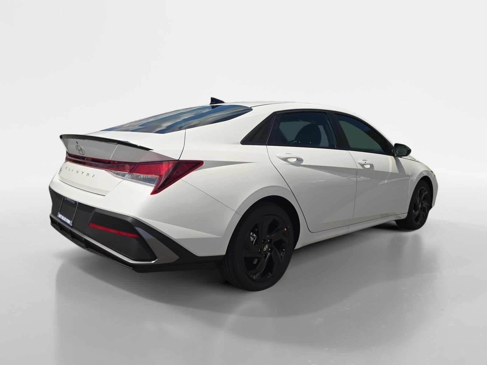 New 2026 Hyundai Elantra SEL Sport FWD image 3