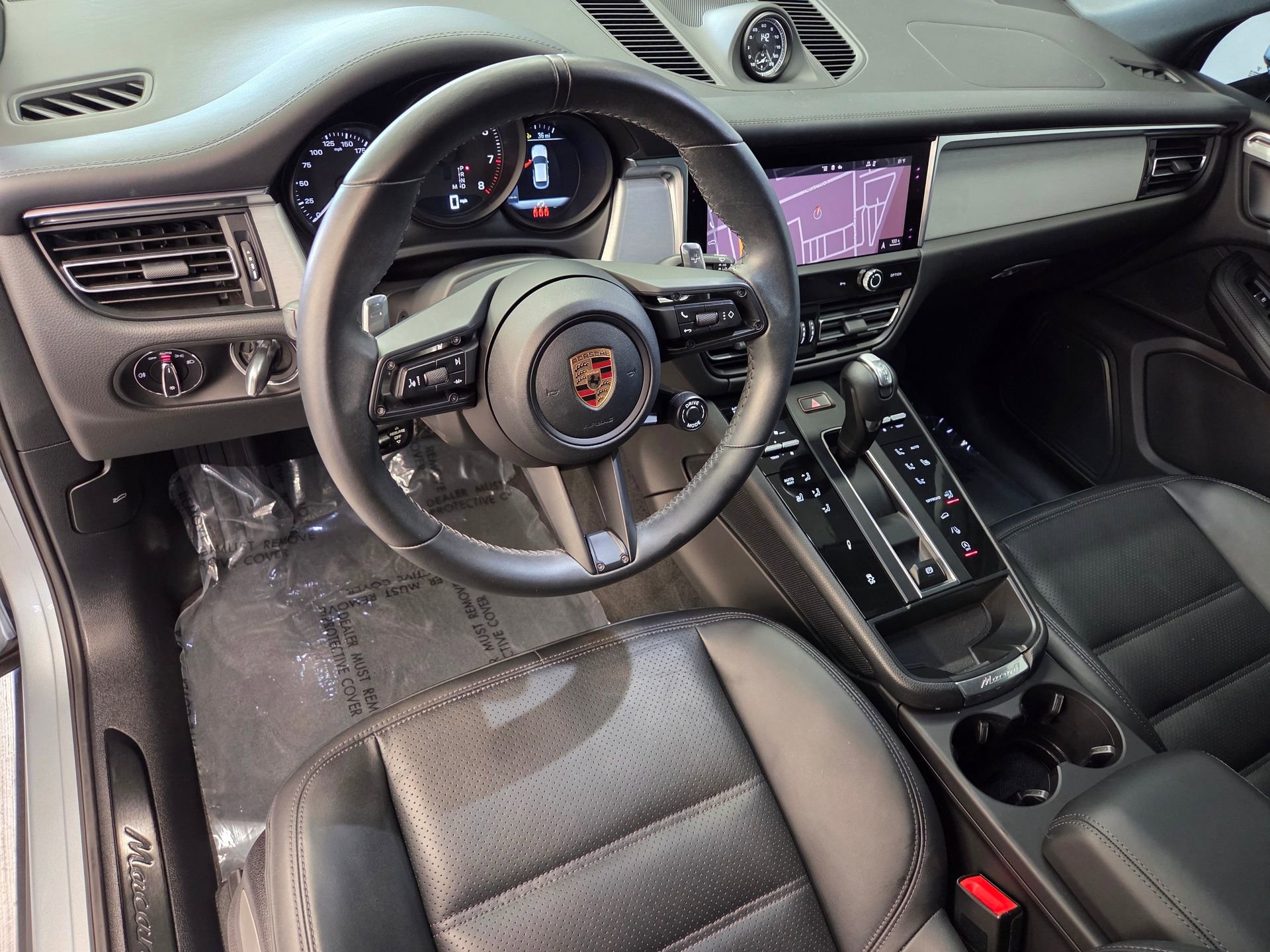 Certified 2024 Porsche Macan Turbo AWD/4WD image 4