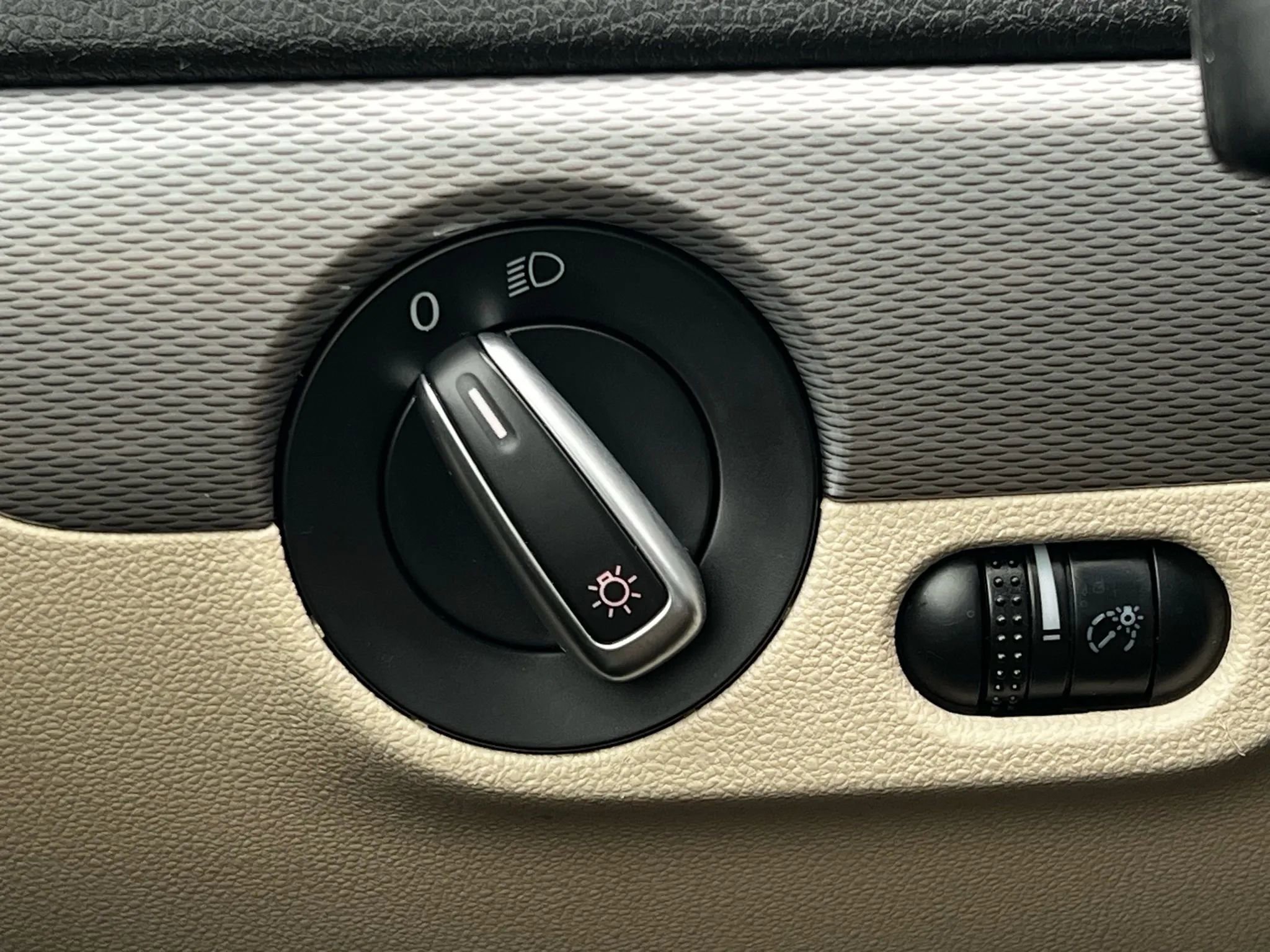 Used 2017 Volkswagen Jetta SE image 26