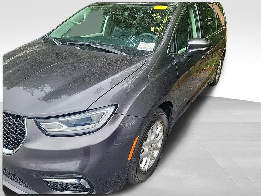 Used 2023 Chrysler Pacifica Touring-L FWD image 14
