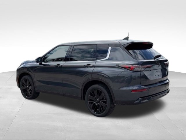 New 2026 Mitsubishi Outlander LE FWD image 3