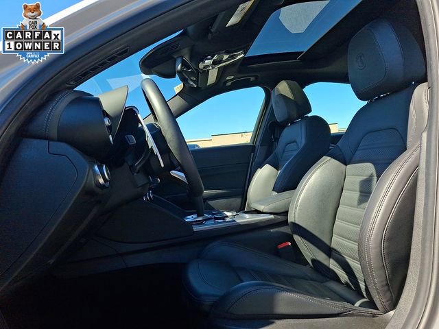 Used 2025 Alfa Romeo Giulia AWD image 14