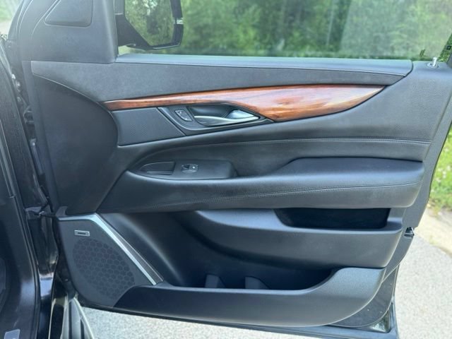 Used 2017 Cadillac Escalade Luxury AWD/4WD image 21