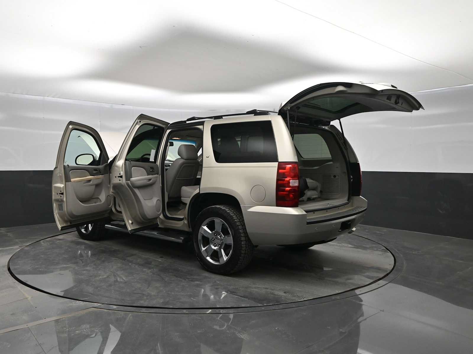 Used 2014 Chevrolet Tahoe LT w/ Luxury Package RWD image 44