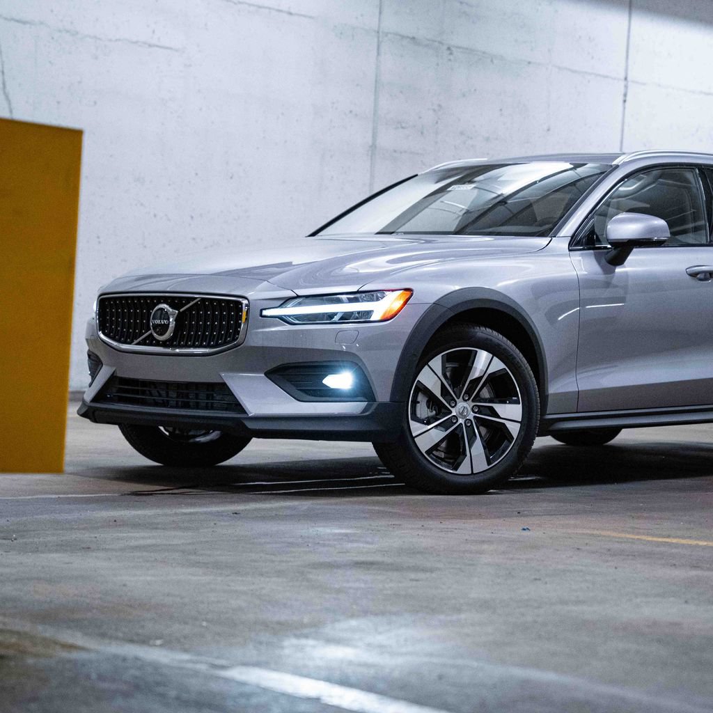 New 2026 Volvo V60 B5 Cross Country Plus w/ Climate Package AWD/4WD image 2
