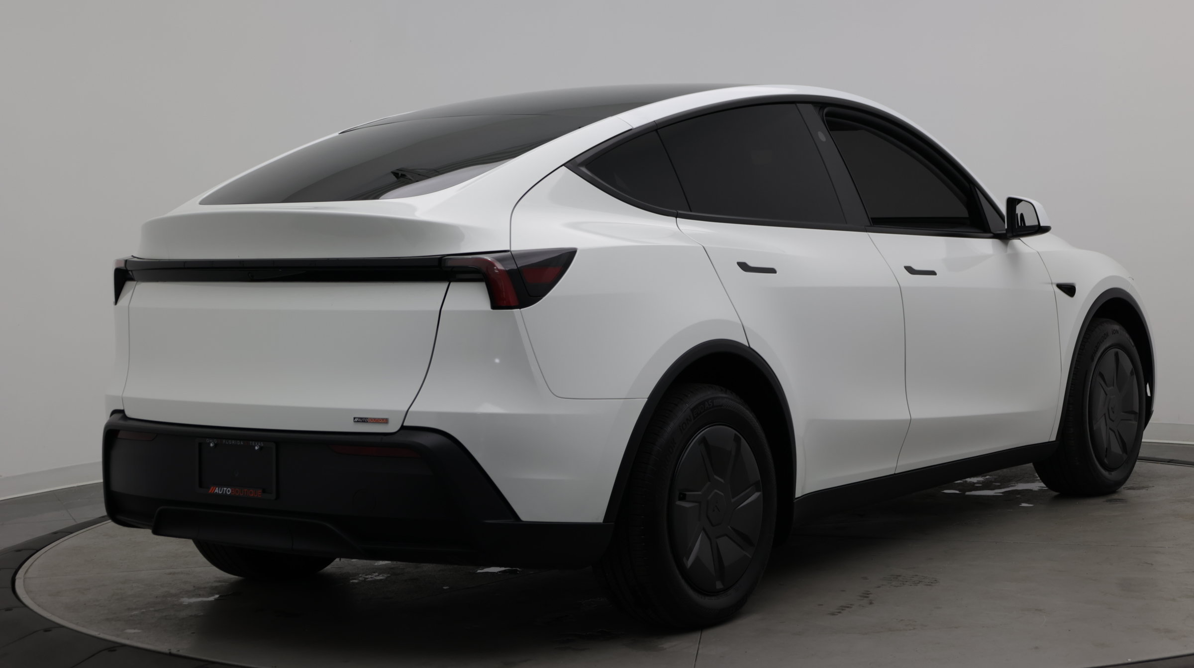 Used 2026 Tesla Model Y 2WD image 7