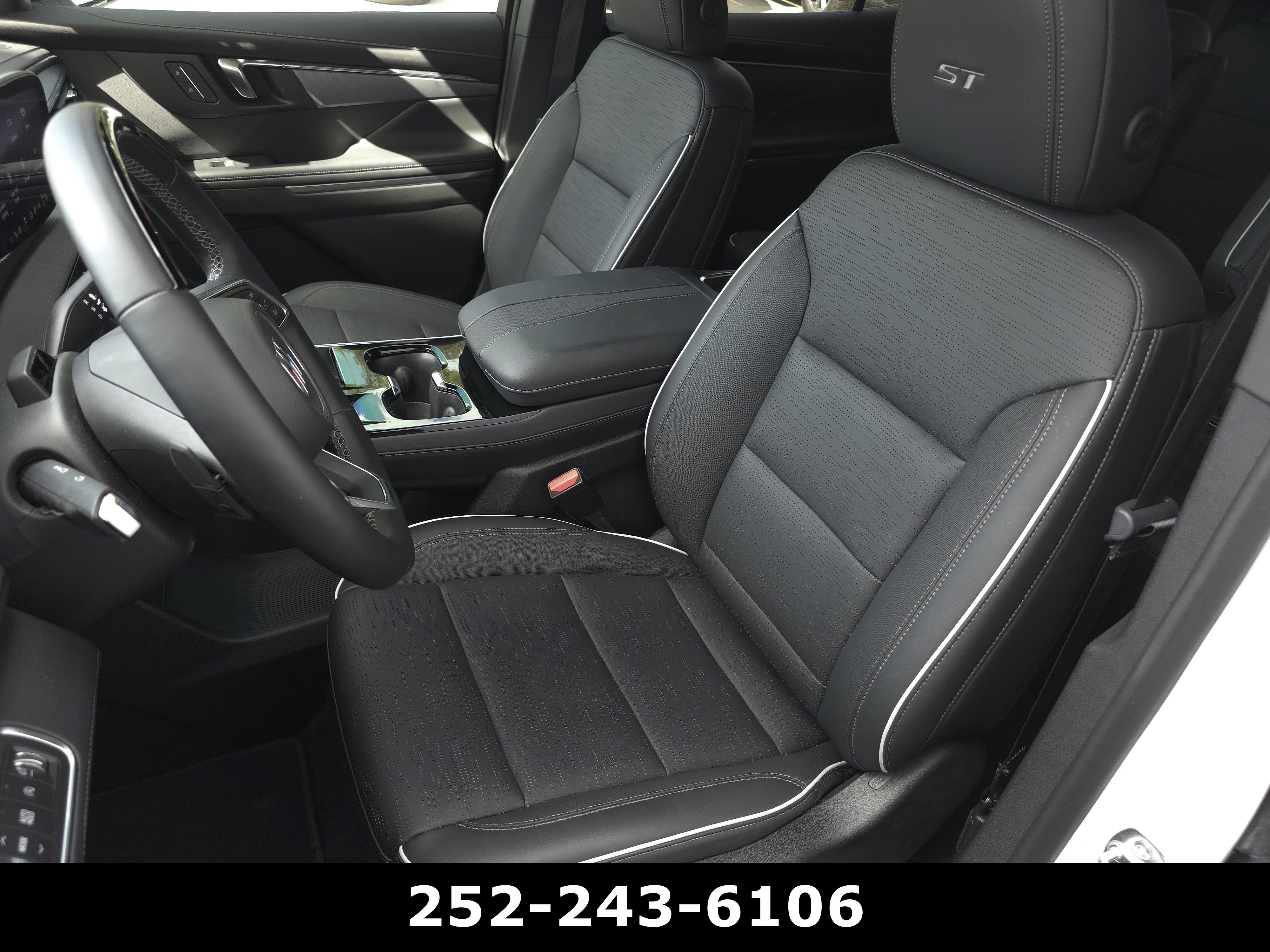 Used 2025 Buick Enclave Sport Touring w/ Super Cruise Package FWD image 10