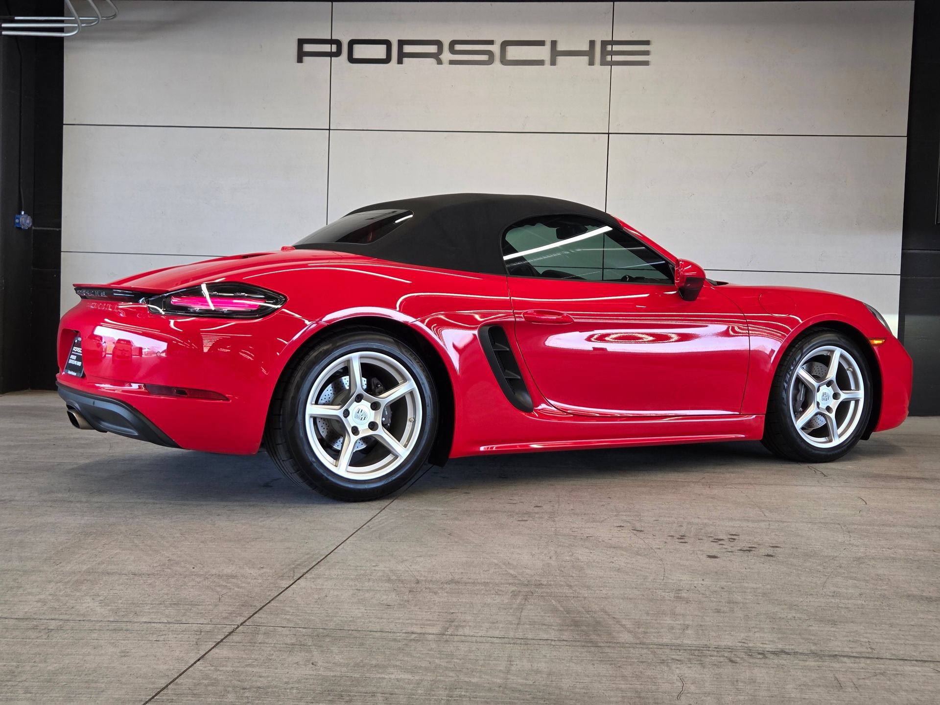 Certified 2024 Porsche 718 Boxster RWD image 6
