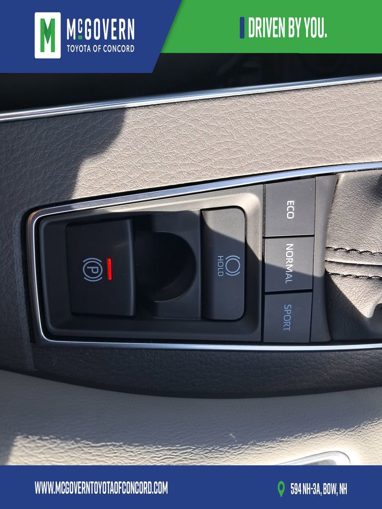 Used 2019 Toyota Avalon Limited w/ Advanced Safety Package image 31