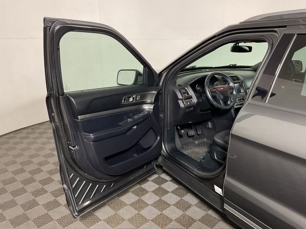 Used 2019 Ford Explorer XLT w/ Equipment Group 201A AWD/4WD image 19