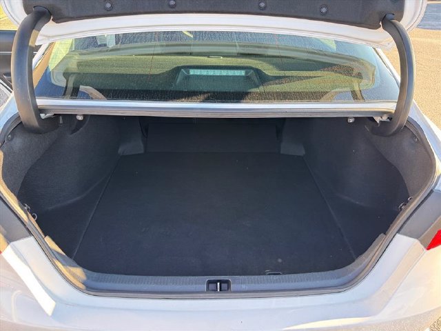 Used 2022 Toyota Camry SE FWD image 11