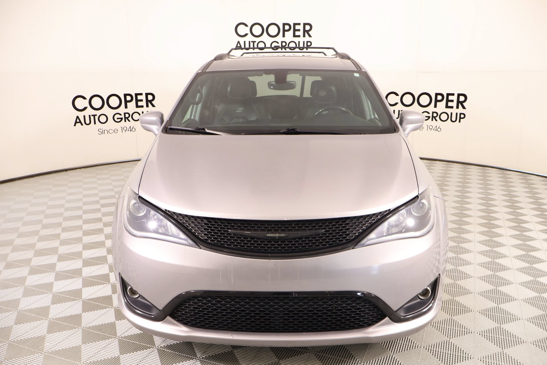 Used 2018 Chrysler Pacifica Touring-L Plus w/ S Appearance Package FWD image 10
