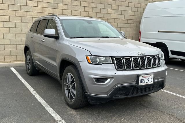 Certified 2020 Jeep Grand Cherokee Laredo w/ Laredo X Package RWD image 3