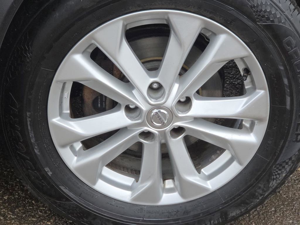 Used 2016 Nissan Rogue SV image 8