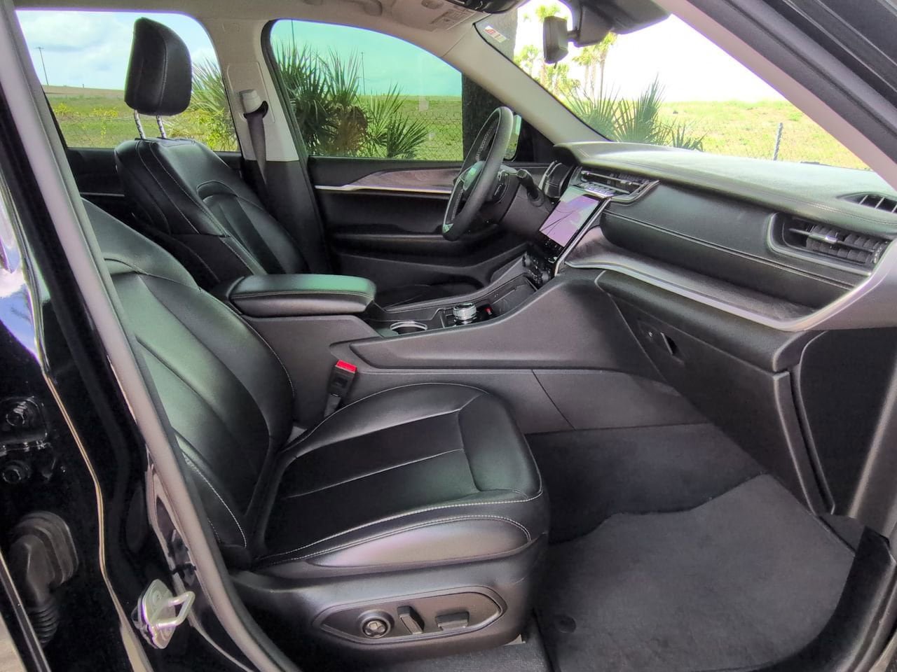 Used 2024 Jeep Grand Cherokee Limited RWD image 25