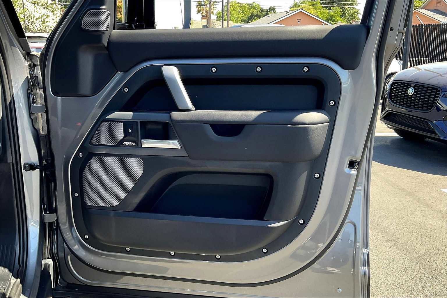 Used 2024 Land Rover Defender 110 X-Dynamic SE image 26