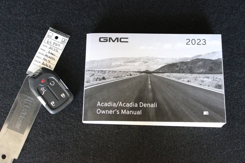 Used 2023 GMC Acadia AT4 w/ Technology Package image 31