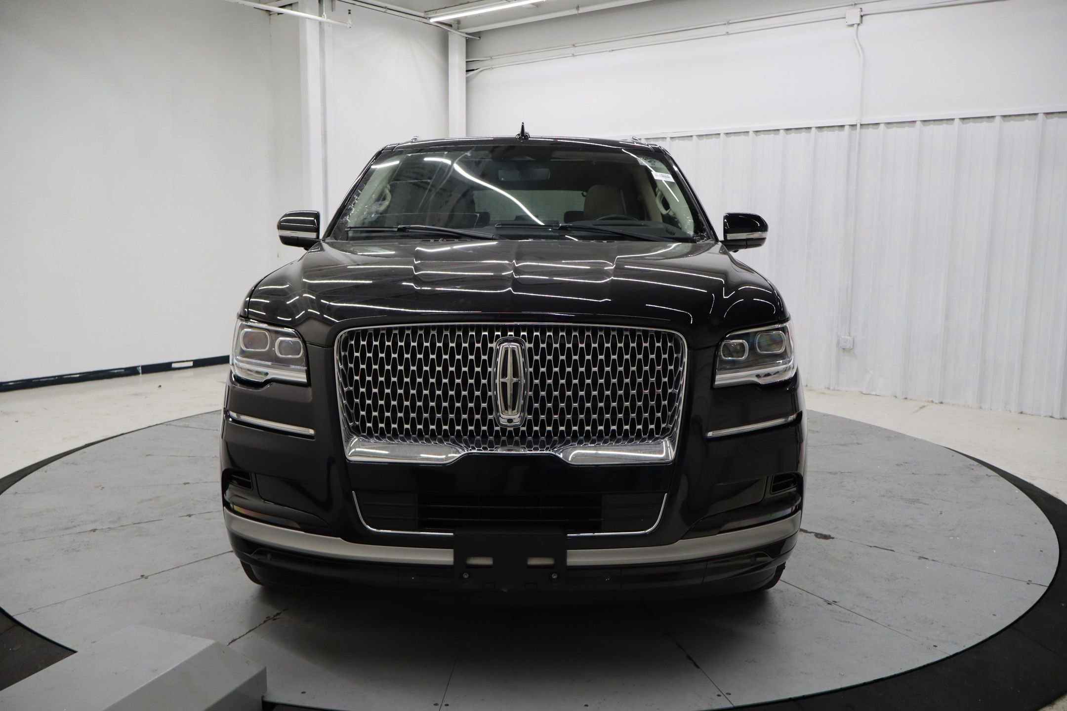 Used 2023 Lincoln Navigator L Reserve image 9